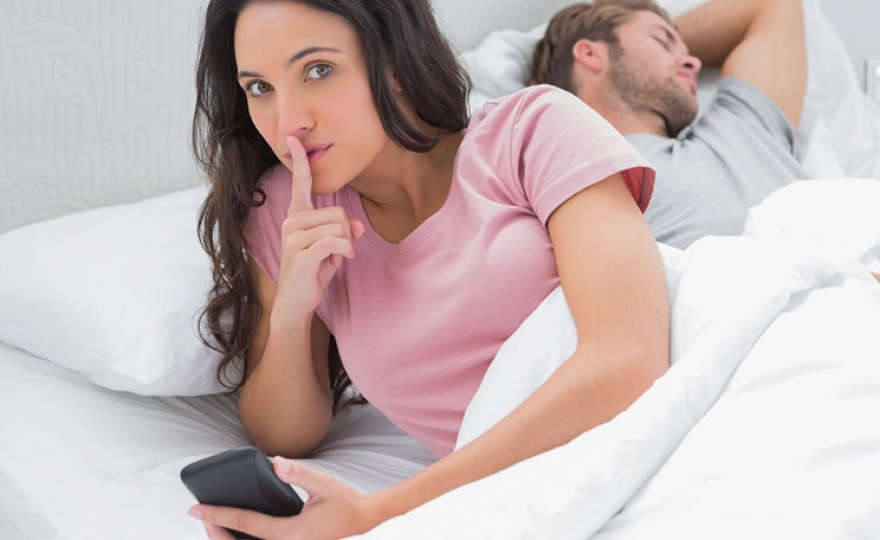 How to Know If Your Girlfriend Is Cheating: Top Warning Signs